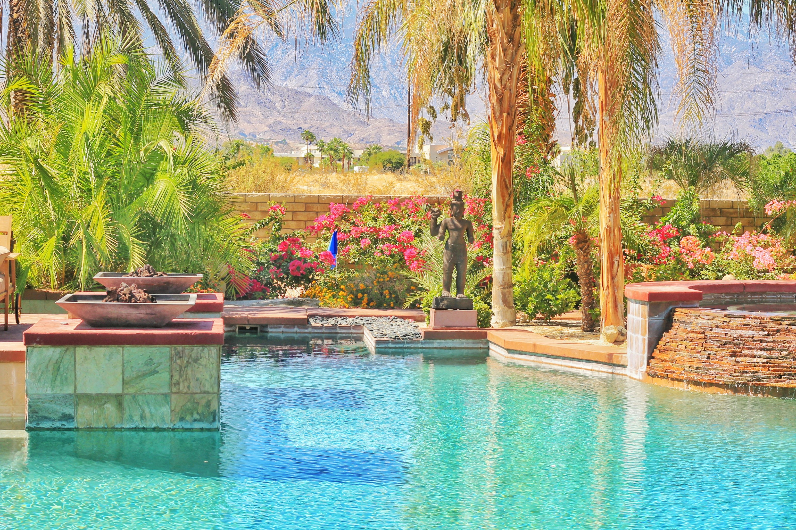 Palm Springs luxury pool with mountain backdrop
